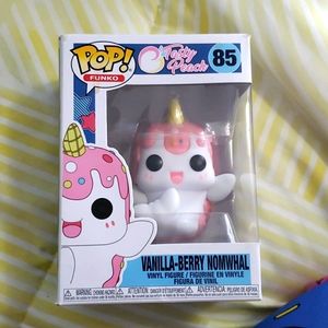 Vanilla-Berry Nomwhal Pop! Figure